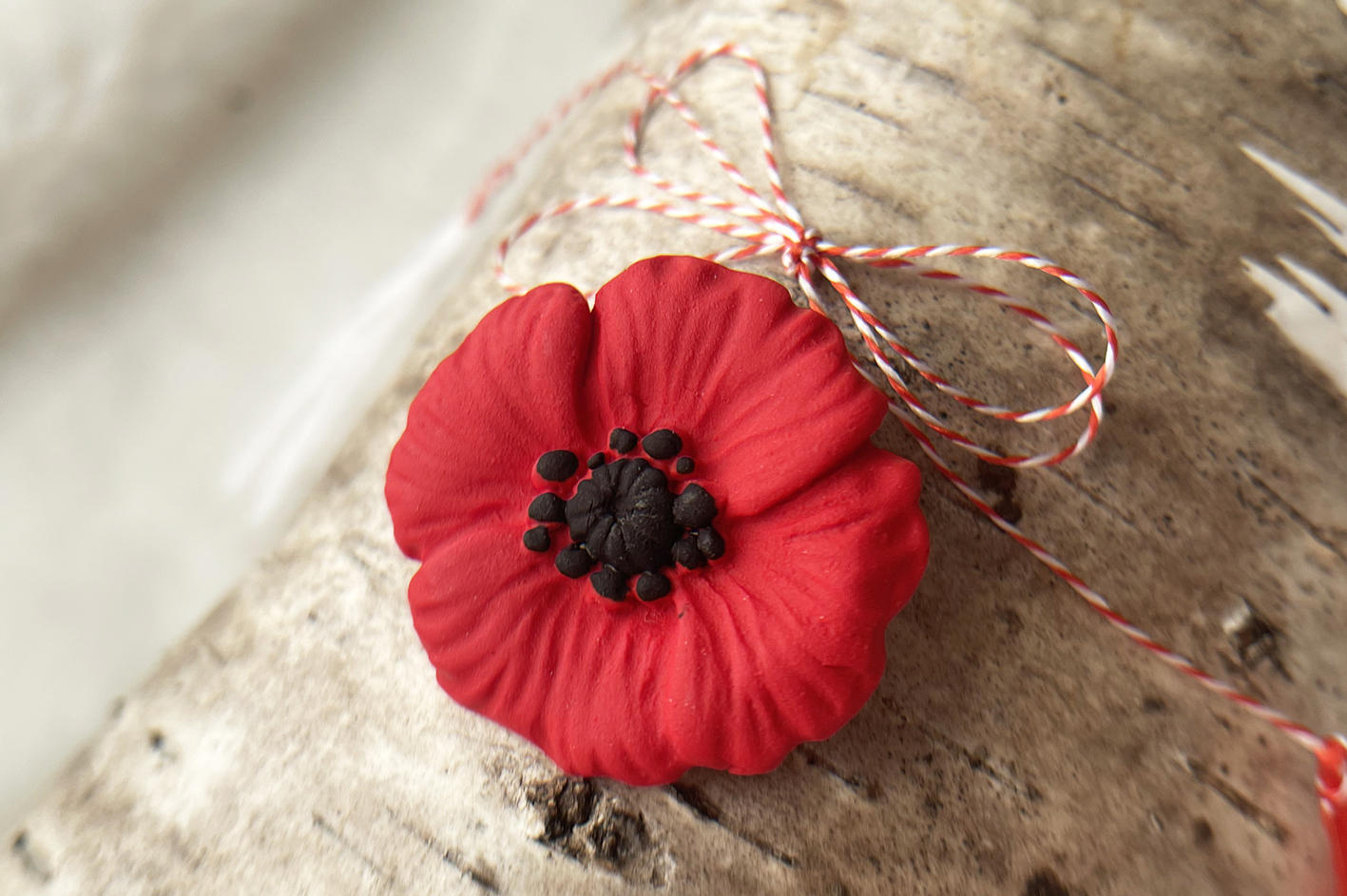 Martisor brosa Mac (lut polimeric)