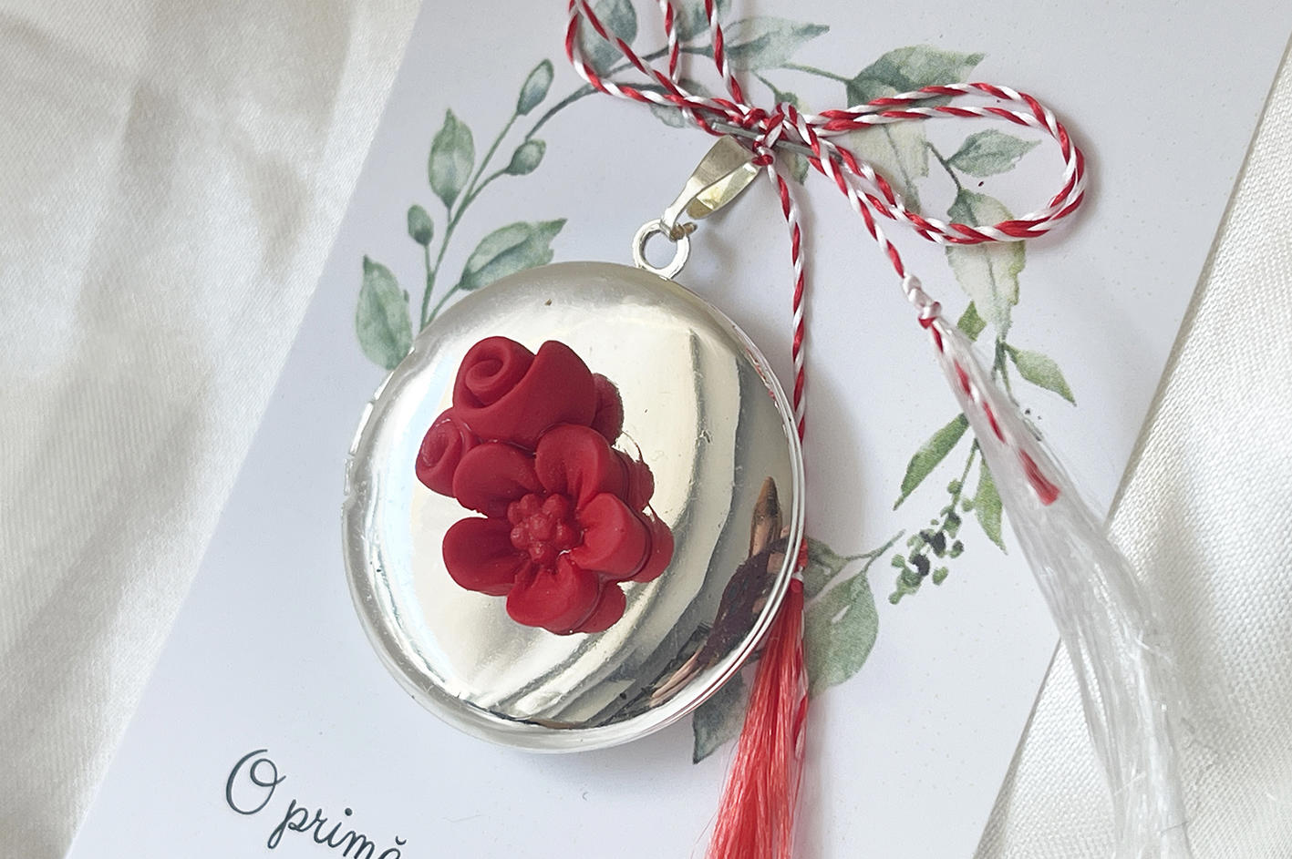 Martisor medalion placat cu argint Luna Argintie