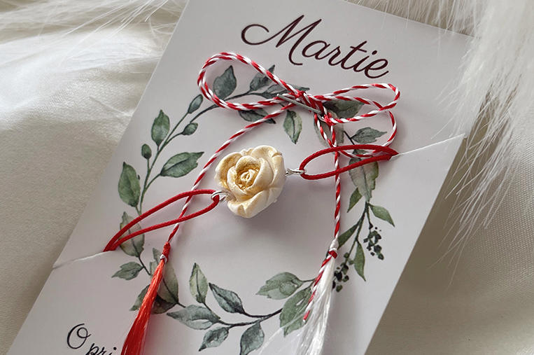 Martisor bratara cu snur White Rose