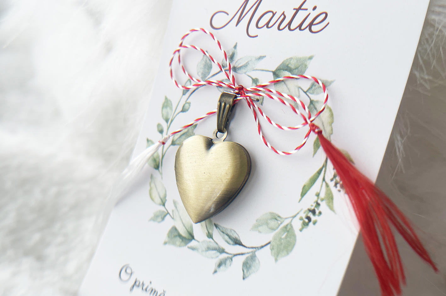Martisor medalion bronz Amorina